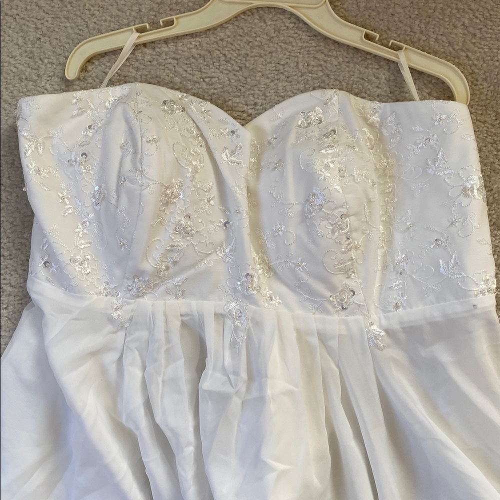 New Elegant White Embroidered wedding Dress long from the back